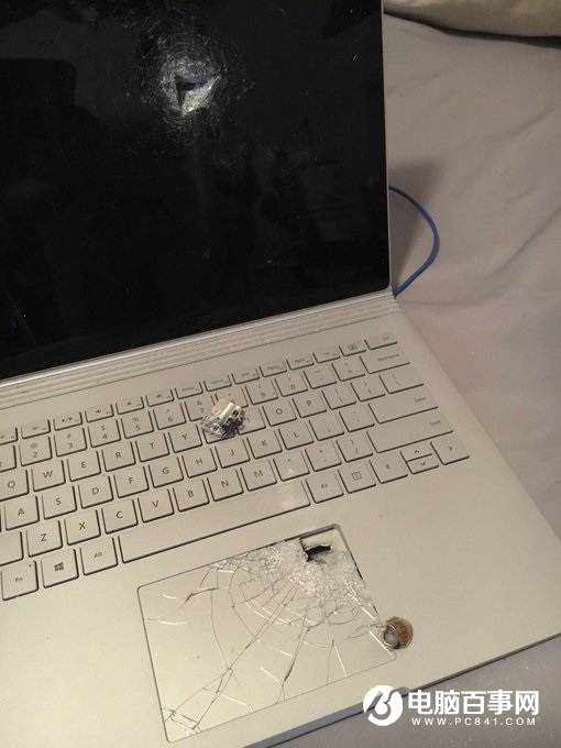 微软 Surface Book 也能挡枪击子弹，“救”了一条命