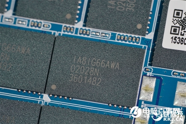 19999元!影驰16TB企业级SSD拆解图赏 16颗存储芯片太壮观