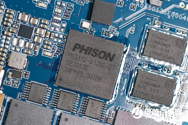 19999元!影驰16TB企业级SSD拆解图赏 16颗存储芯片太壮观