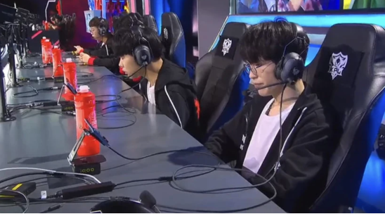 ROG游戏手机3电竞装甲 称霸峡谷之巅的“秘密武器”