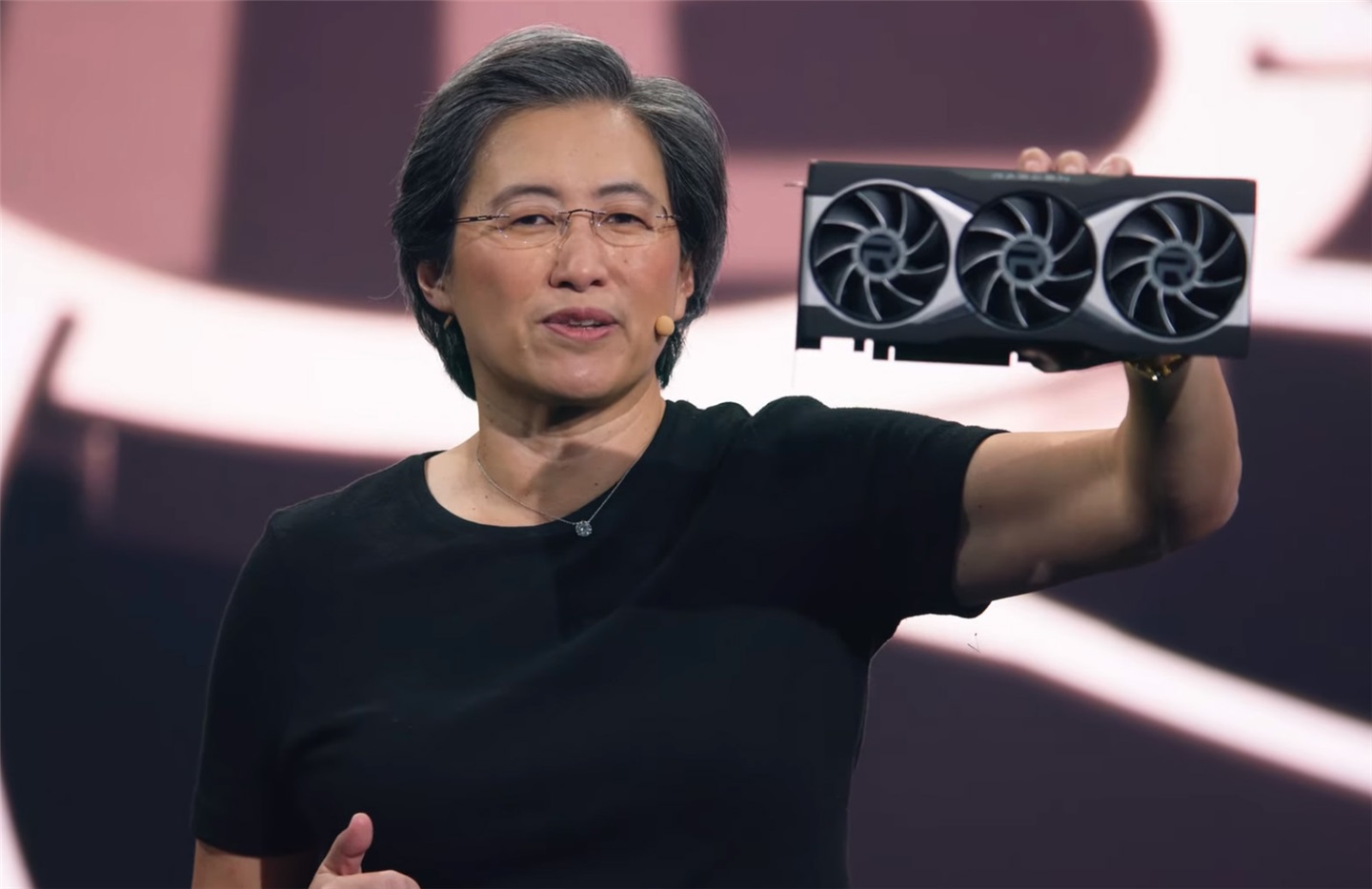 AMD RX 6800 XT 显卡发布：649 美元，对标 RTX 3080