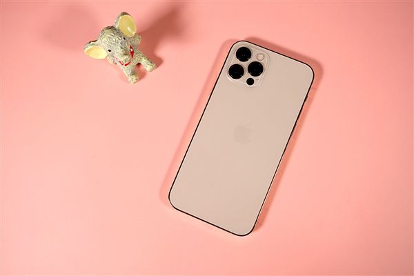 iPhone 12续航实测堪忧：玩游戏3小时没电？