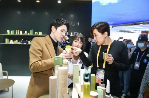 偶买噶!李佳琦双十一,把直播间搬进了进博会!