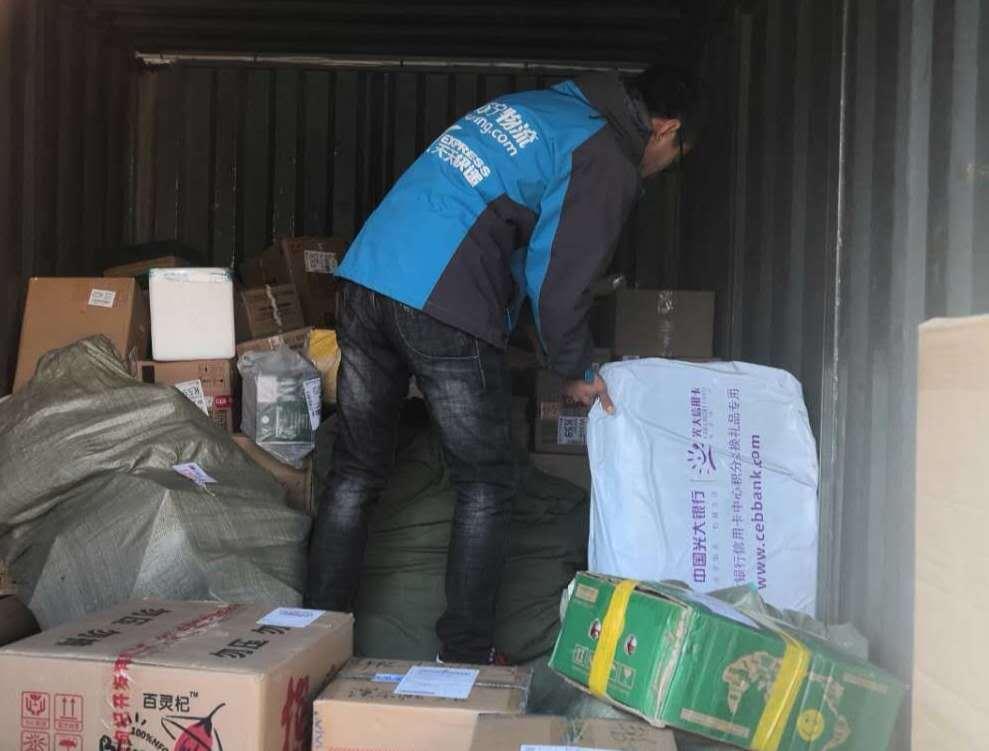 快递进村架起内蒙古农户增收“快车道”天天快递助力农产品上行