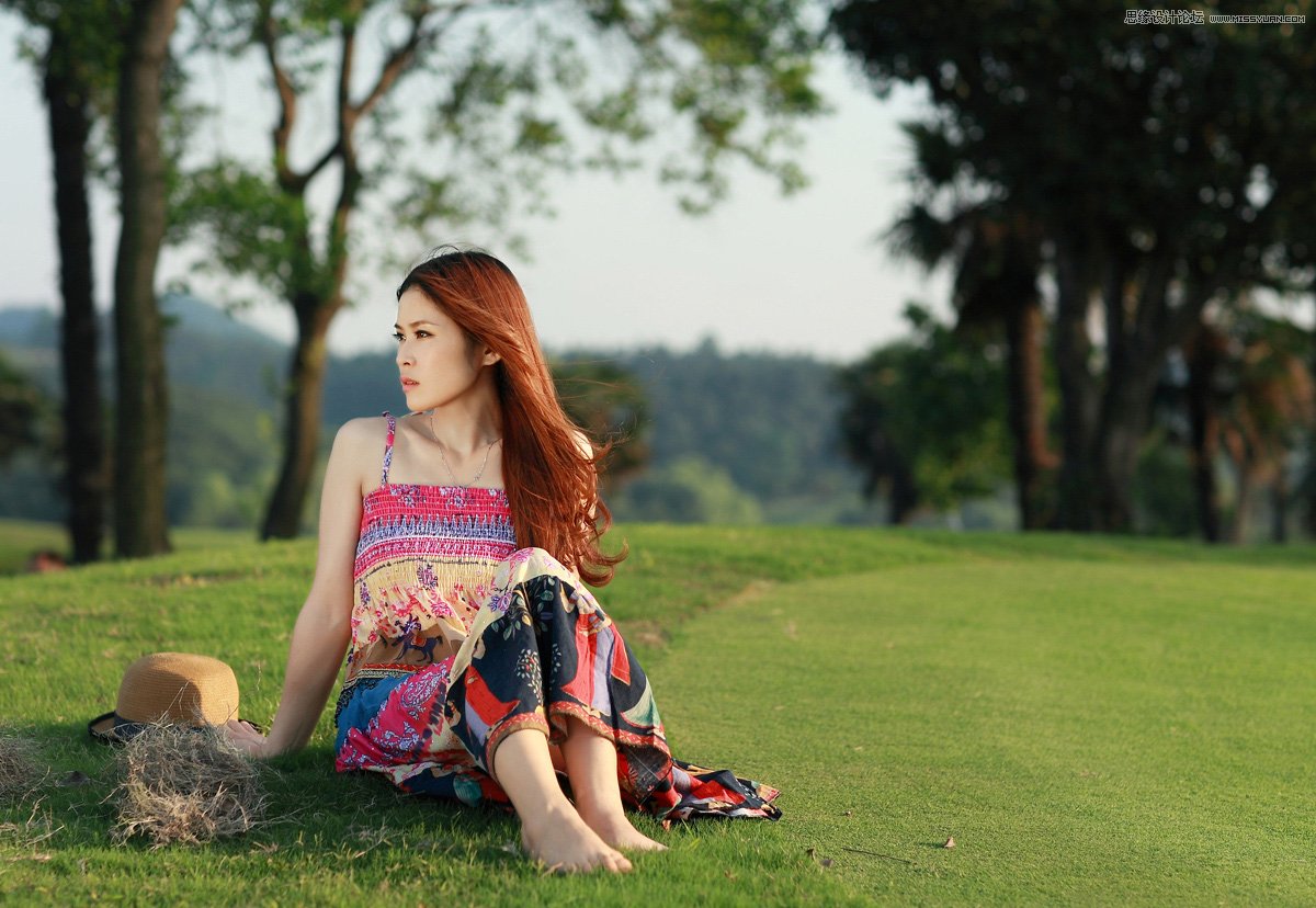 ps给外景草地美女添加夕阳光效效果