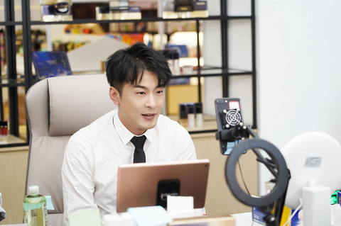 2400万元已汇出 辛巴辛有志兑现替品牌方退一赔三诺言