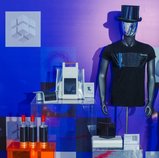 柔性电子技术产品亮相FTI时尚科技大会，柔宇助力时尚产业升级