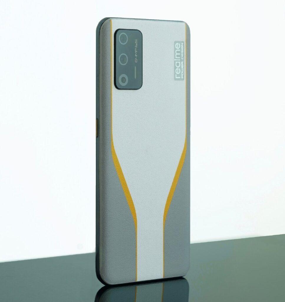 realme Race 素皮版真机曝光：骁龙 888+6400 万像素四摄