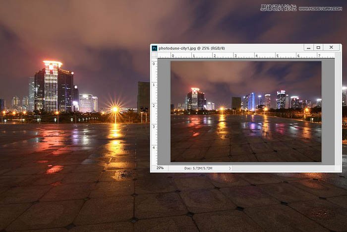 用ps给欧美打伞的人像照片添加夜景效果
