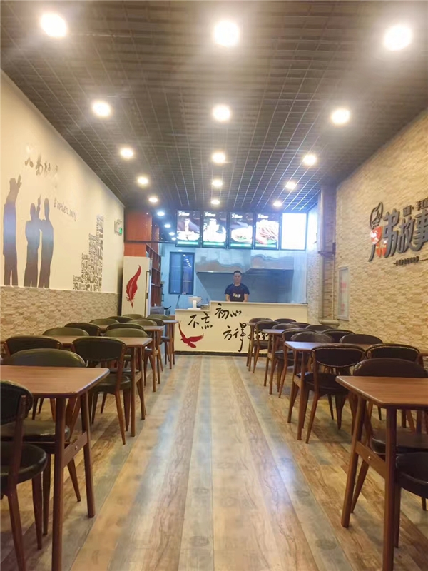 郑州小吃店老板：4年创业路有猪八戒网陪伴