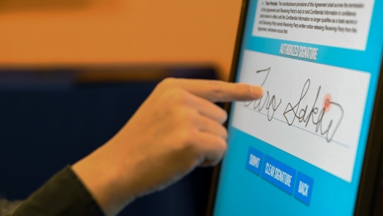 英特尔将发布 RealSense TCS 技术 ：可在大尺寸设备上进行悬浮触控