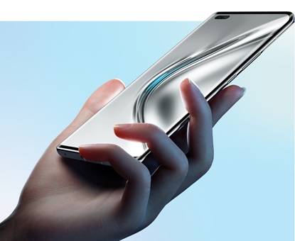 荣耀 V40 线下海报曝光：10 亿色视网膜级超感屏，后置矩阵相机模组