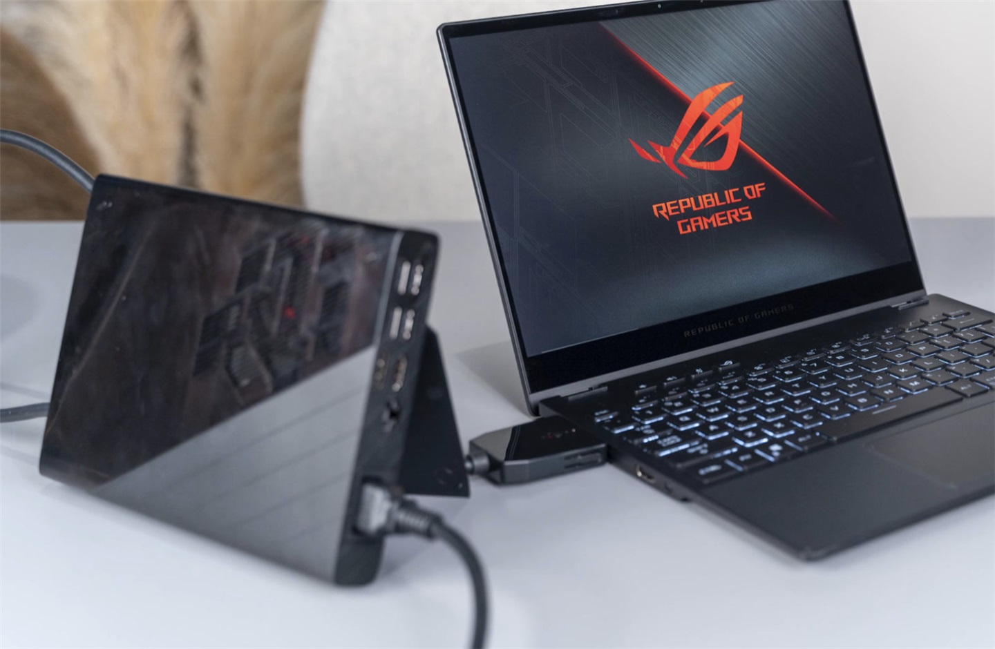 ROG 发布 XG 显卡扩展坞：无损连接 RTX 3080