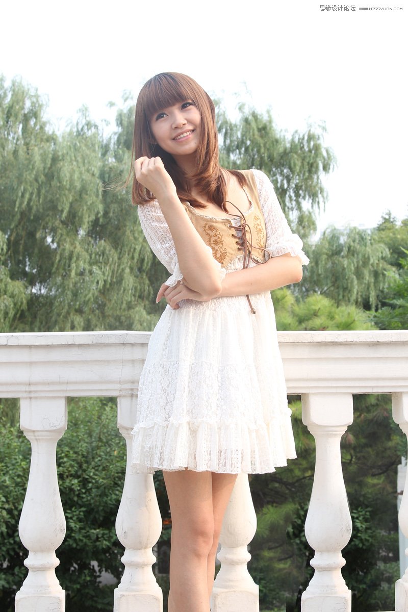 PS给外景可爱美女照片添加夕阳美景