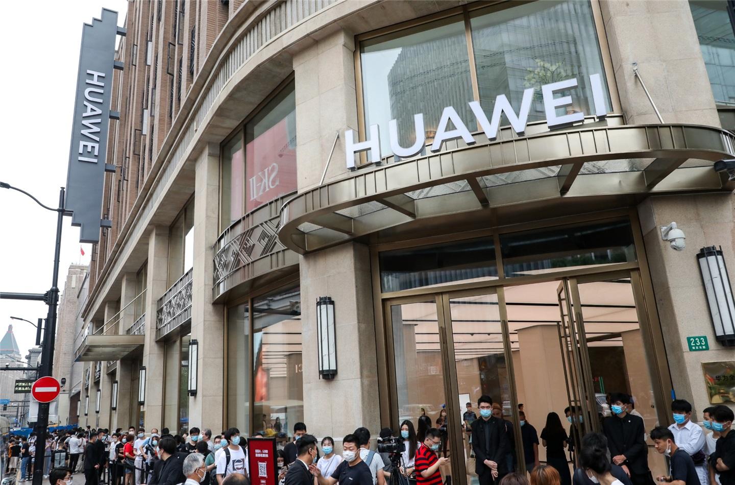 能开进汽车！华为全球最大旗舰店开门迎客