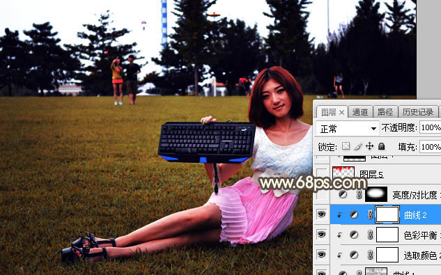 PS给草地女孩添加夕阳光效效果