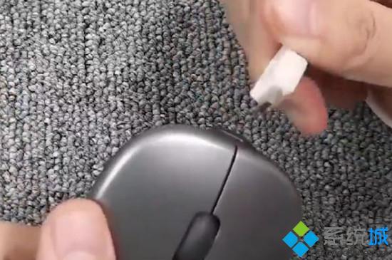 无线鼠标怎么充电 无线鼠标充满电的查看方法