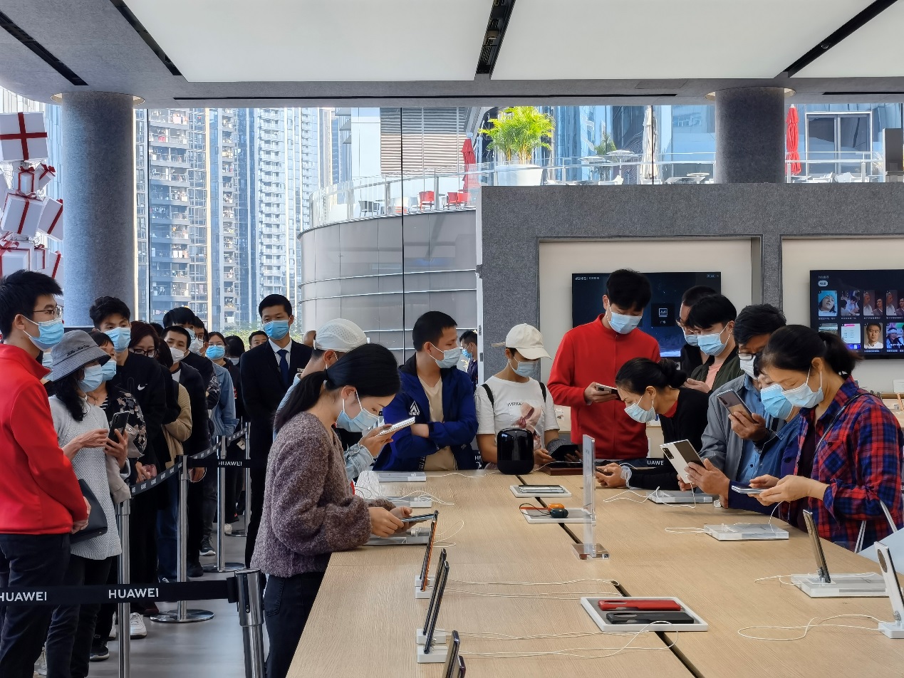 300 万人在线预约，新一代折叠旗舰华为 Mate X2 开售