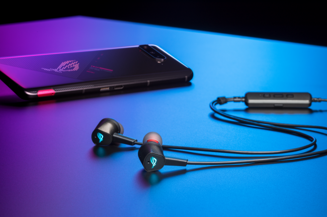 ROG召开2021新品手机发布会，降临2游戏耳机惊艳亮相