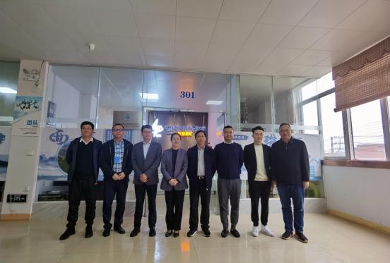 自治区财政厅党组成员、副厅长黄绪全、梧州市市长钟畅姿一行到宙斯科技考察调研