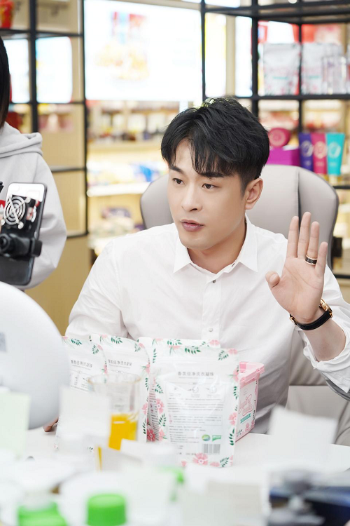 公众视野外的辛巴辛有志：误解之外 为消费者和3000员工承担责任