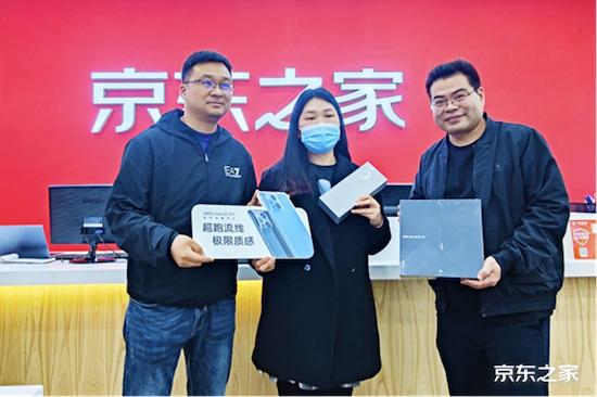 OPPO Find X3新品亮相京东之家，OPPO中华区总裁现身体验新场景