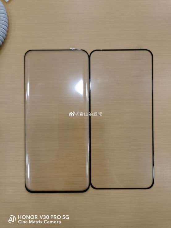 华为P50系列钢化膜/保护壳曝光：居中打孔屏，后置模组很吸睛