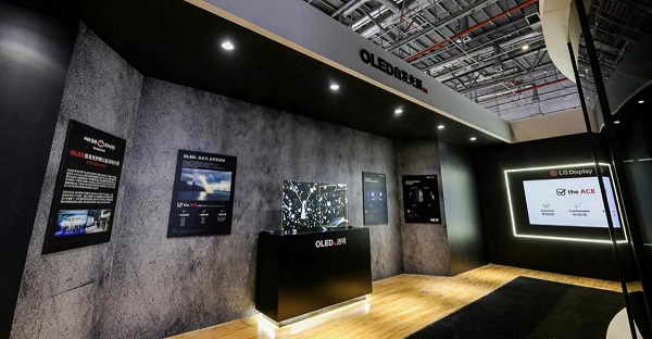 OLED电视亮相2021 AWE，掀起健康护眼风潮