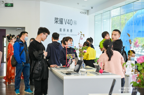 探寻遗失的中国色非遗传统插花活动收官，荣耀V40轻奢版秀出千年真彩-站长资讯网