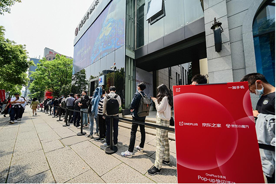 1图片 1.jpg 一加9系列惊艳亮相京东之家百家门店 助力一加手机销售再创佳绩
