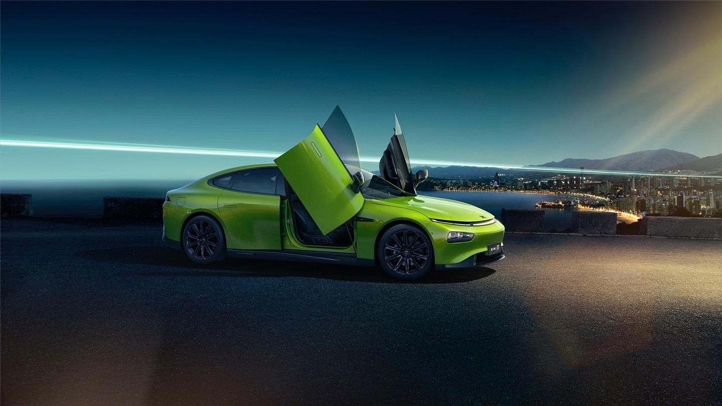 小鹏汽车开始交付首批 “剪刀门”P7 鹏翼版，36.69 万元起