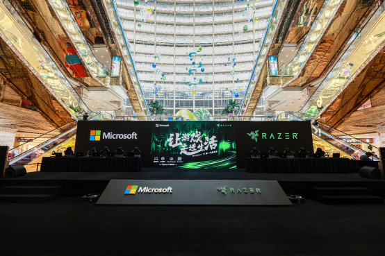 “让游戏走进生活”发布会圆满成功雷蛇灵刃携手EDG共同见面电竞玩家