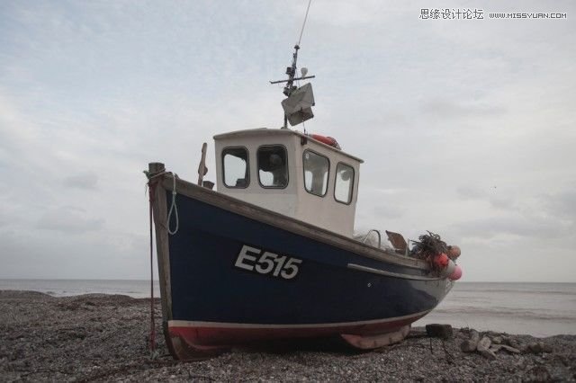 PS给海边轮船照片添加金黄色效果