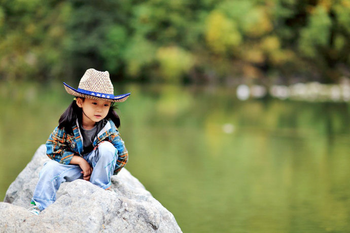 PS修复小孩外景欠曝照片教程