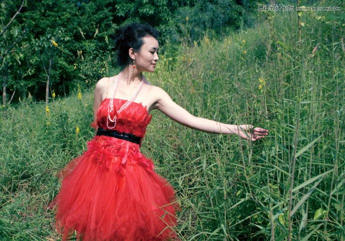 PS纠正严重偏蓝色美女风景照