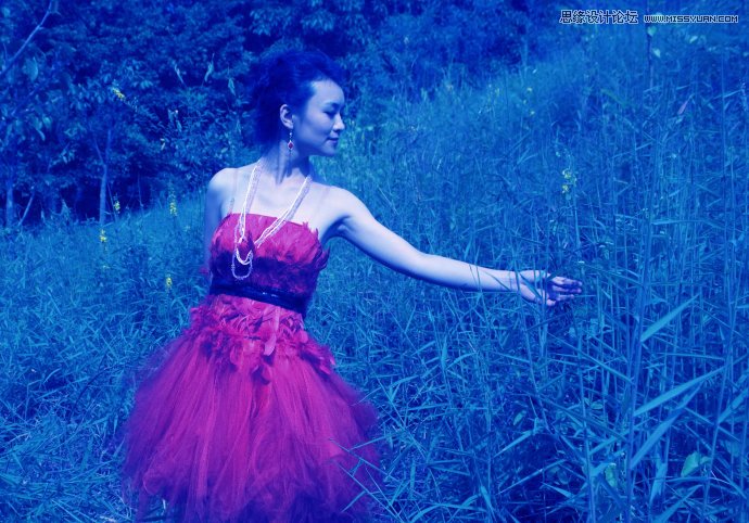 PS纠正严重偏蓝色美女风景照