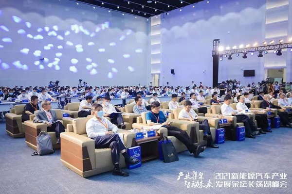 毫末智行侯军:下一代出行工具是轮子上的超级计算机