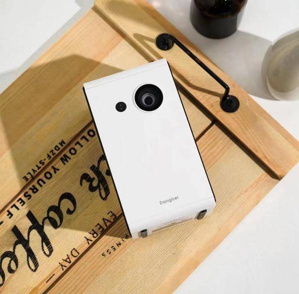 这款便携投影你绝不能错过！搭配其他好物让你度过完美夏日