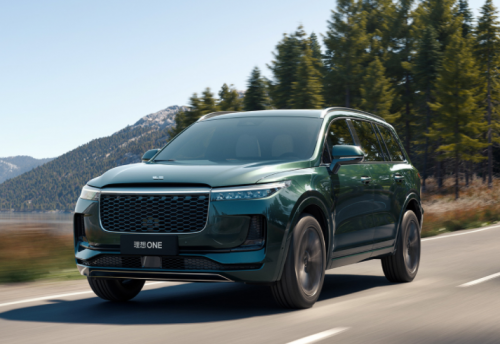 理想ONE汽车，为雨季出行安全服务坚守一线！