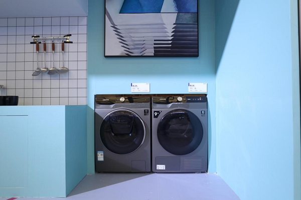 UDE展上的风景线，三星洗衣机掀起夏日时尚风暴