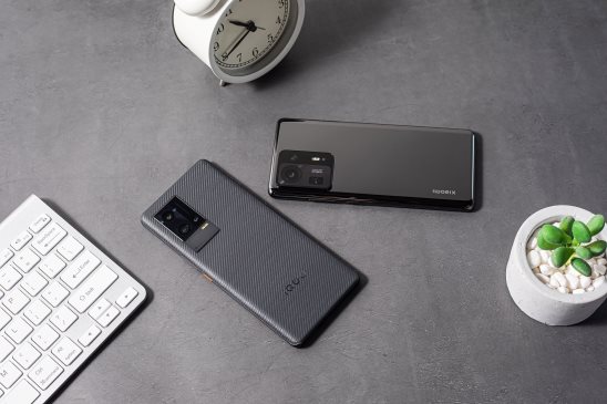 实测来了,买手机到底选全面屏还是iQOO的顶级挖孔屏