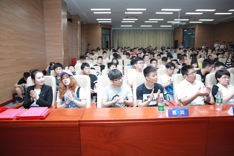 “未来杯”AI挑战赛战况激烈，华为手机驱动高校人才培养