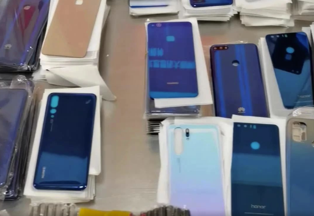侵权华为、荣耀、小米、OPPO 等,海关查获逾 5000 件手机后盖及手机膜