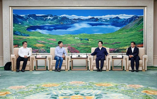 吉林省委书记景俊海等人会见小米雷军，后者将与中国一汽合作造车