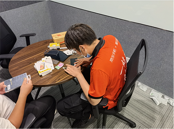 中秋节还没来得及买礼物也别担心 京东买手机最快小时达