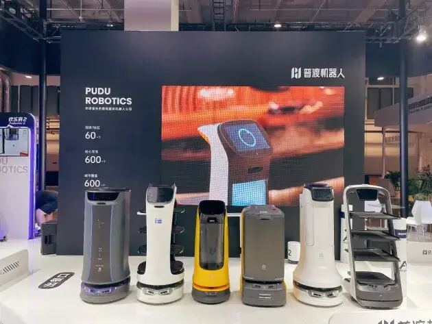 普渡机器人亮相2021 HOTELEX天津展会等多个活动,现场人气爆棚