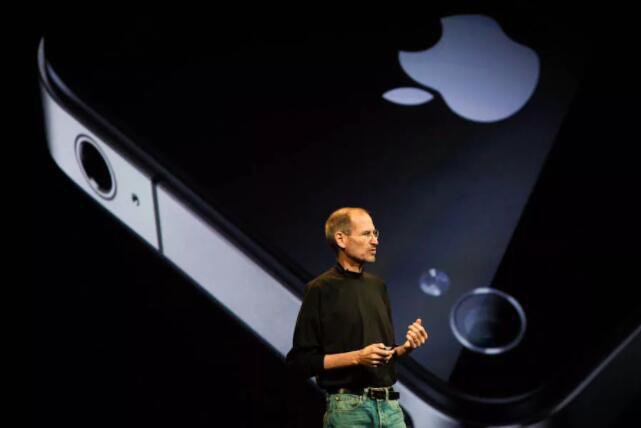 苹果回忆：为证明 iPhone 结实，乔布斯拿起手机就往地上摔