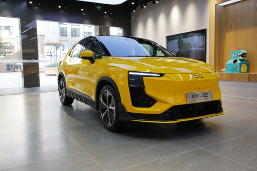 科技潮玩诠释时尚动感，年轻人的专属纯电SUV座驾爱驰U6