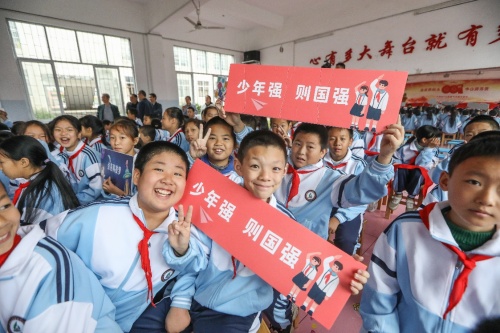 科技对话少年说 用芯点亮科技梦