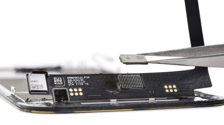 苹果宣布取消 iPhone 13 显示屏维修限制，将不再禁用 Face ID